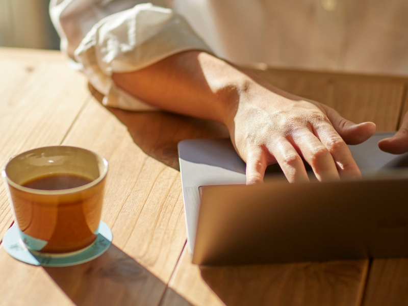 mba-application-mobile-hero-banner